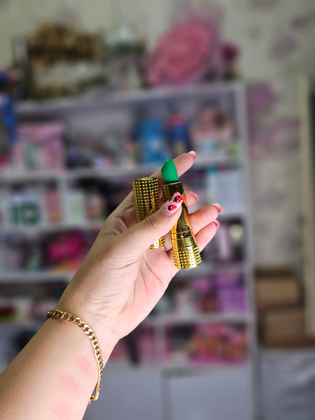 رژ مکه ای پوکه طلایی مجیک magic