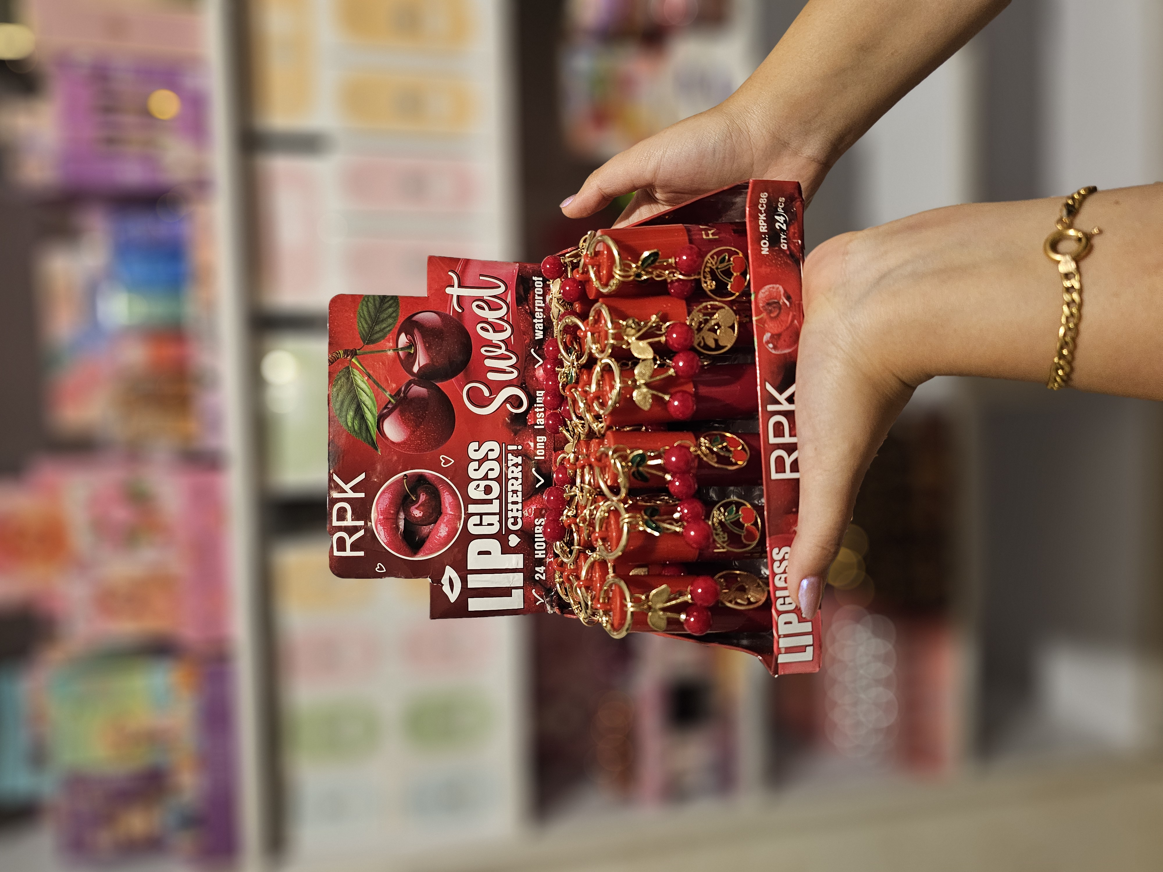 لیپ گلاس آلبالویی آویزدار🍒RPK